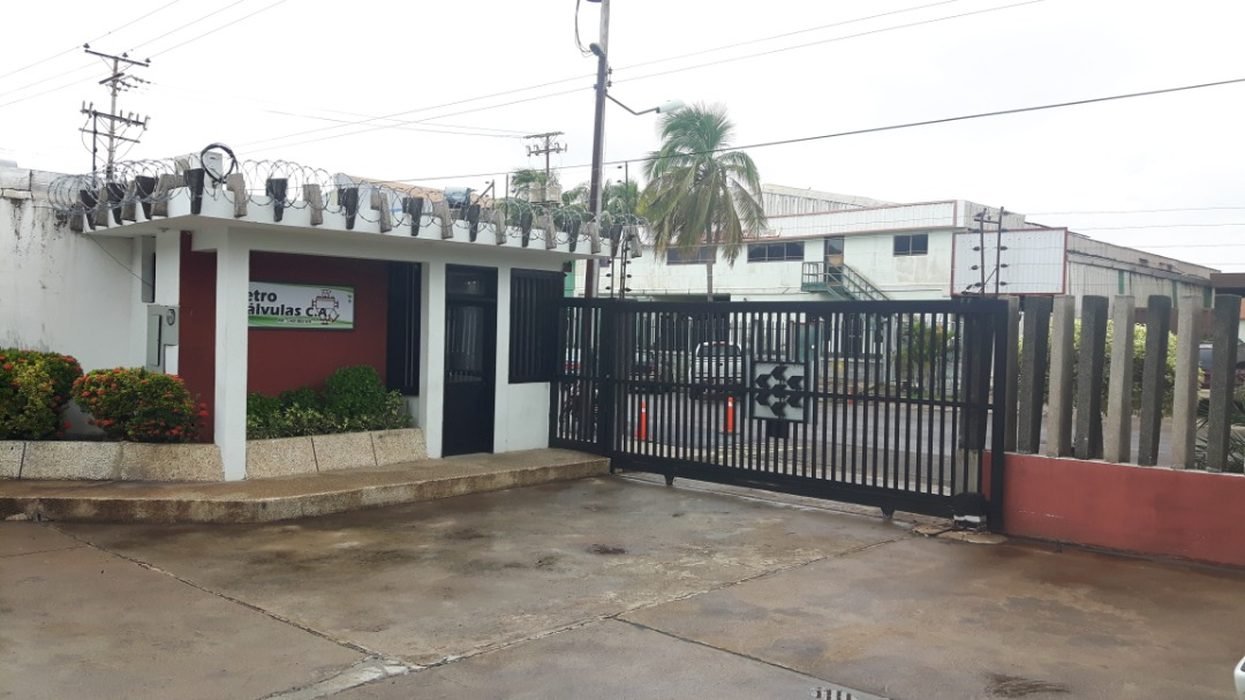 Entrada de las instalaciones de Petro Válvulas C.A.