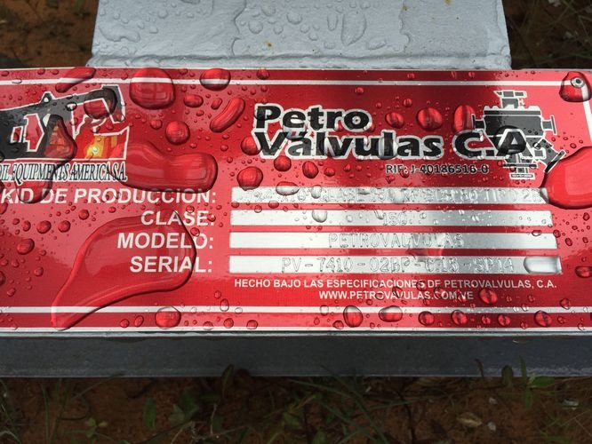 Tubería y válvulas protegidas antes del transporte