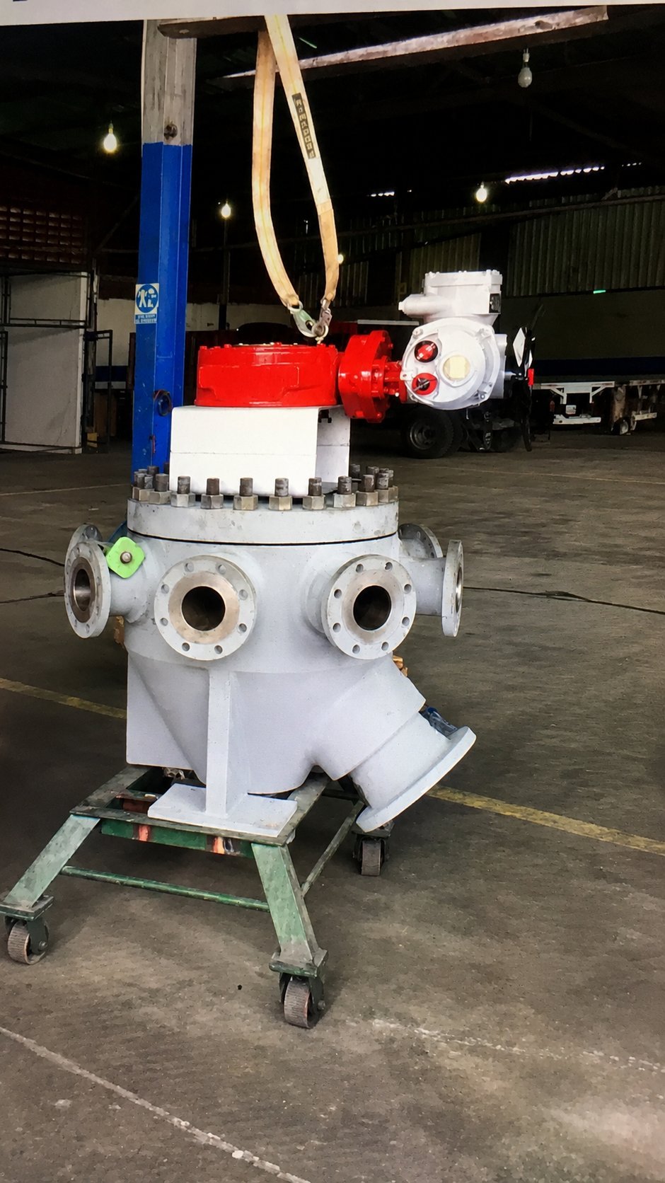Válvula selectora multipuerto completa, cuerpo con todos sus puertos y actuador eléctrico instalado